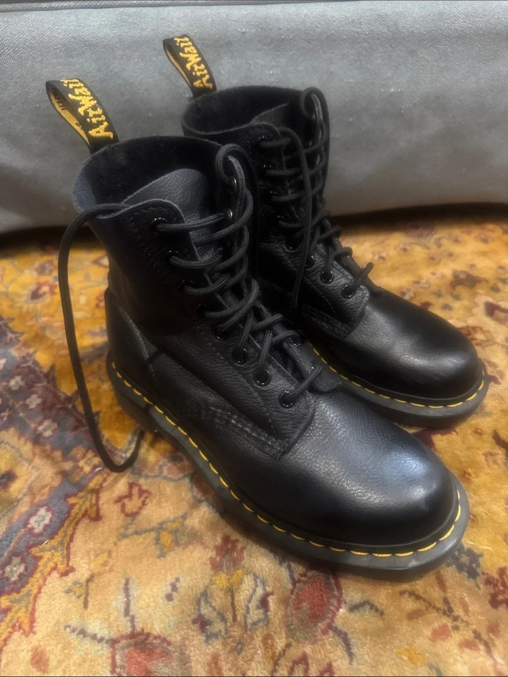Dr. Martens Black Leather 8-Eye Lace-Up Boots/ Yellow Stitching size L 7/ M 6